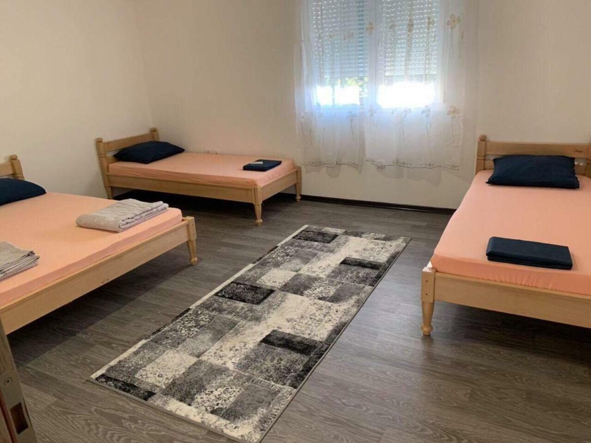 מוסטר Apartman Grande Ajna מראה חיצוני תמונה